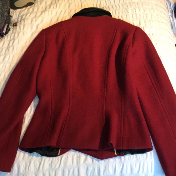 Designer red wool blazer with leather accents - Picture 5 of 9